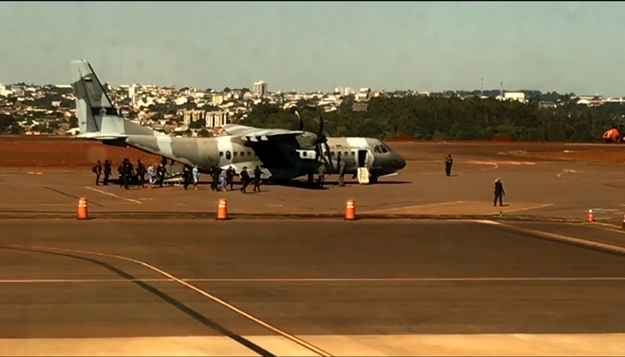 Catanduvas – Avião da FAB pousa em Cascavel para transferência de detentos 
